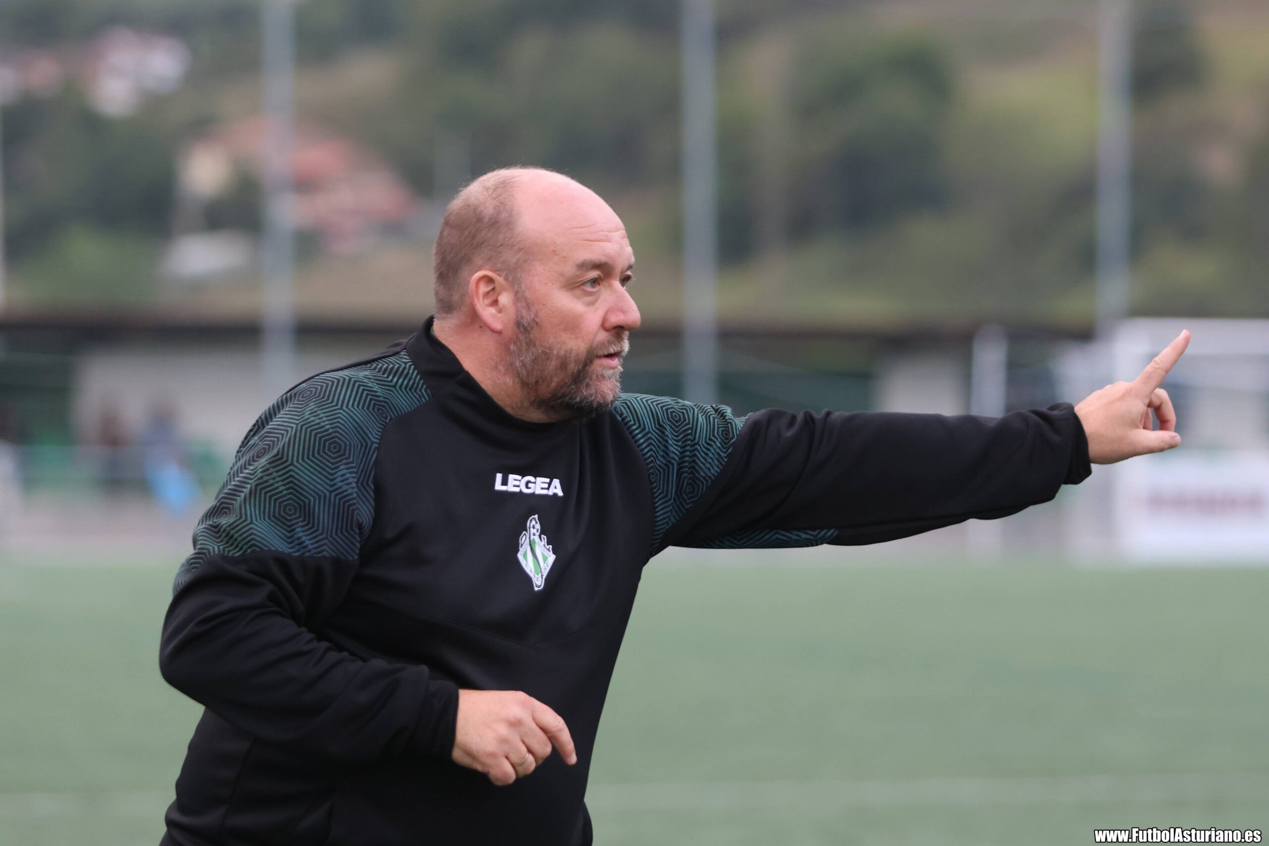 MANOLO SIMÓN CONTINUARÁ AL FRENTE DEL PRIMER EQUIPO