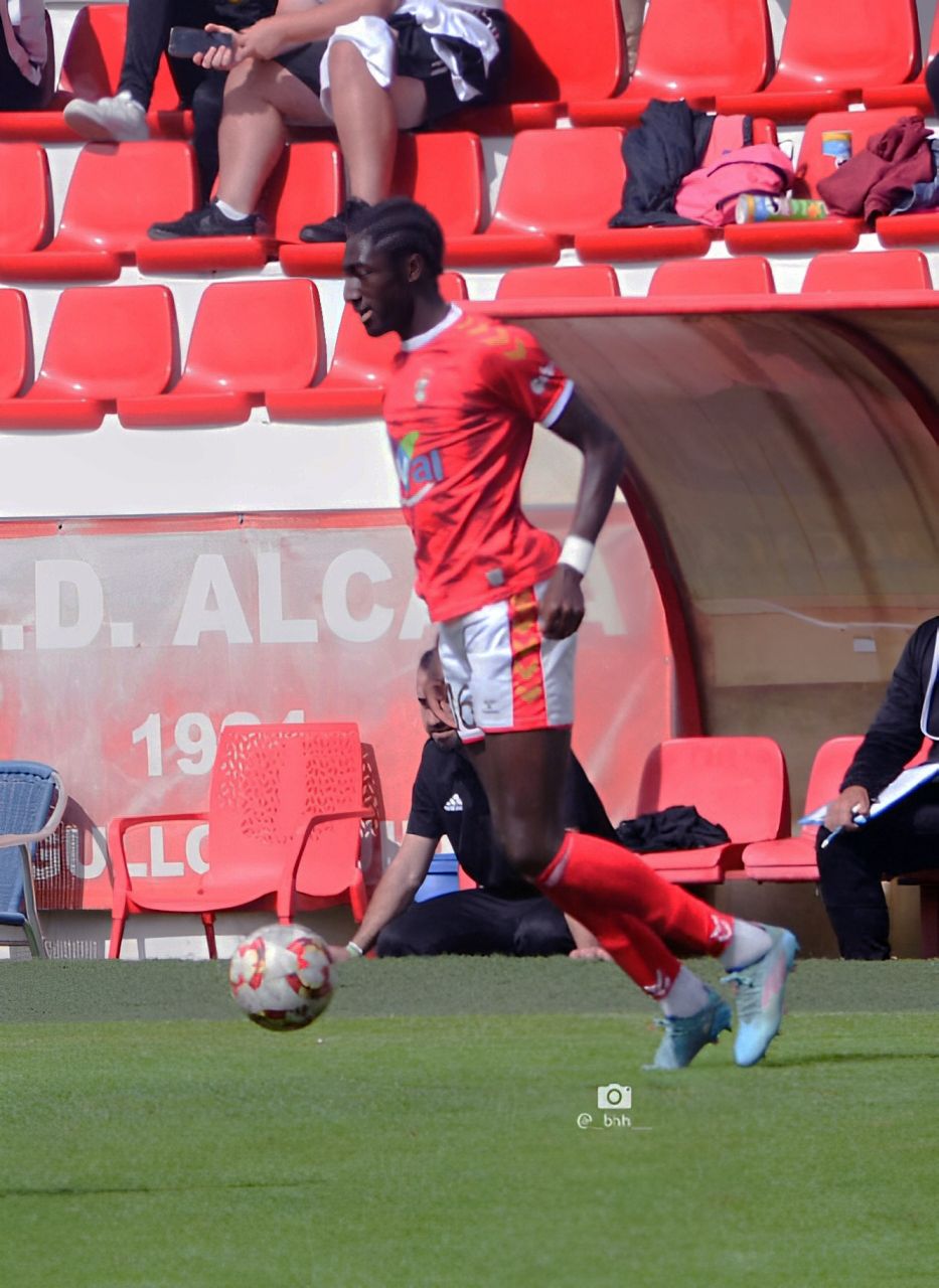 EL DELANTERO MOMO LLEGA PARA CRECER JUNTO AL LENENSE PROINASTUR